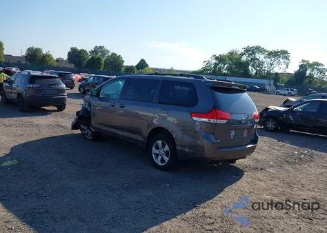 2011 Toyota Sienna Le V6 из США, поврежденный, VIN 5TDKK3DC6BS045758